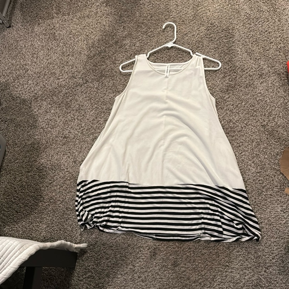 White, black stripe color block tunic. Size S